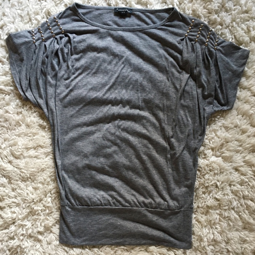 Grey top